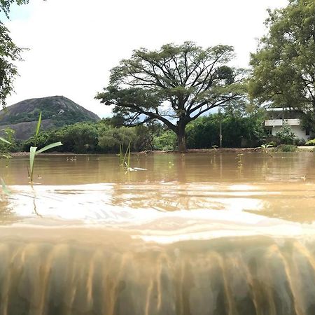 Lake View 담불라 외부 사진